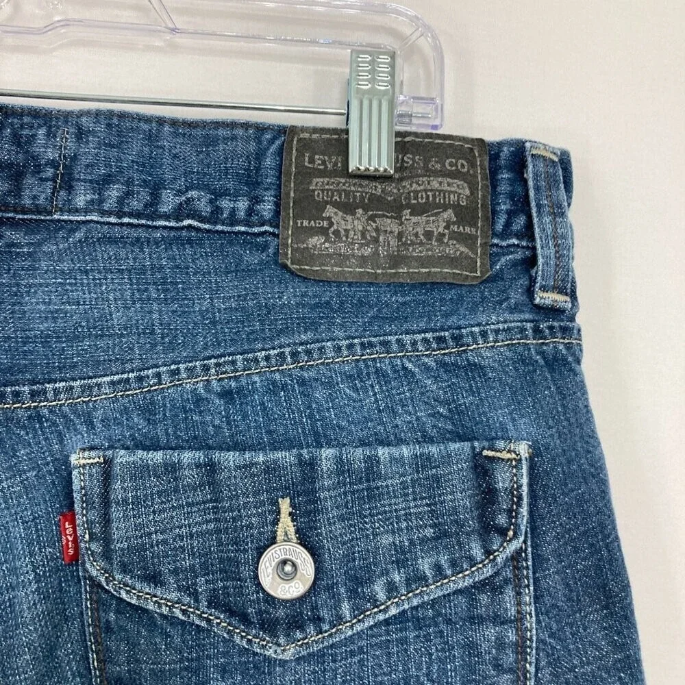Vintage Levi's‎ Men's Blue Medium Wash Slim Straight Jeans size 36 x 34